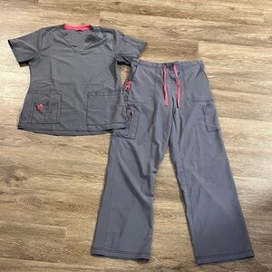 Carhartt Women’s Gray and Pink Scrub Set — Small
